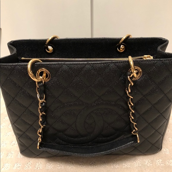 ❌SOLD❌ Chanel GST XL - Picture 1 of 3